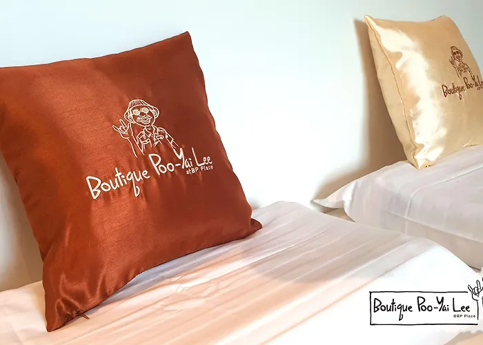 Boutique Poo-Yai Lee